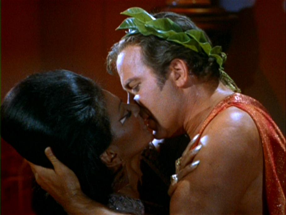 Uhura_and_Kirk_kiss