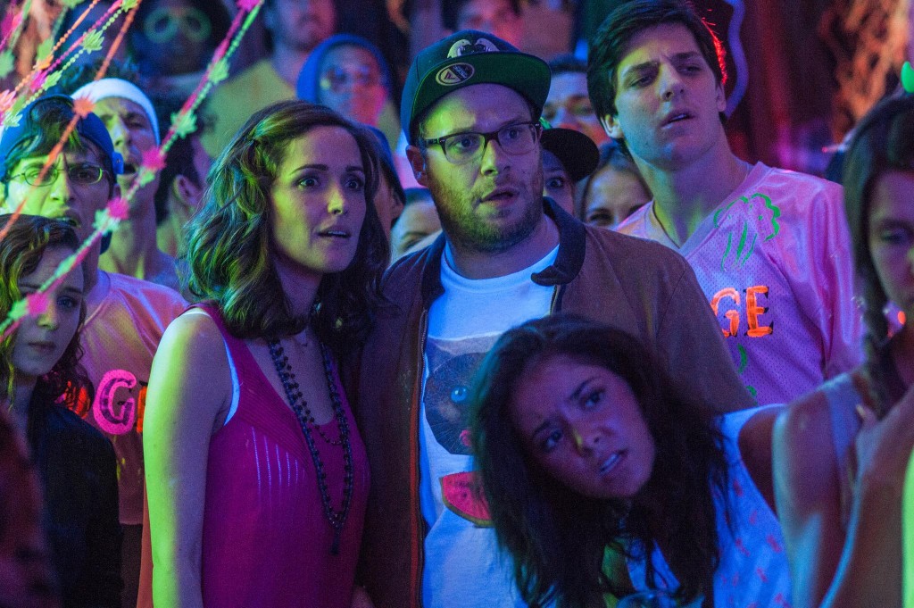 still-of-rose-byrne-and-seth-rogen-in-neighbors-2014-large-picture