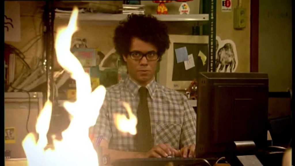 The IT Crowd: Maurice works while the office is on fire